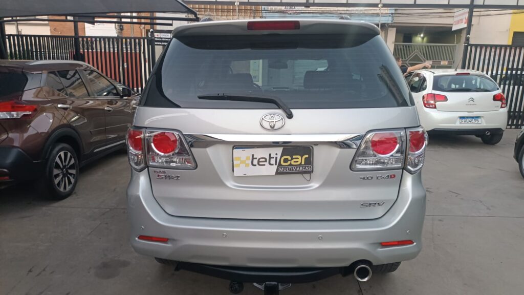 TOYOTA HILUX SW4 3.0 SRV 4X4 TURBO DIESEL AUTOMÁTICA